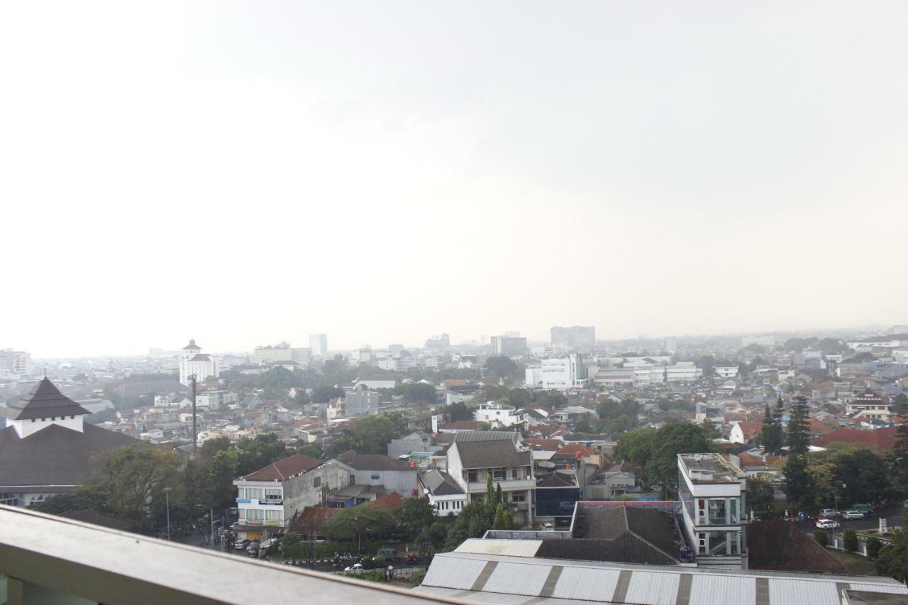 Bright Studio @ Tamansari La Grande Apartment By Travelio Bandung Ngoại thất bức ảnh